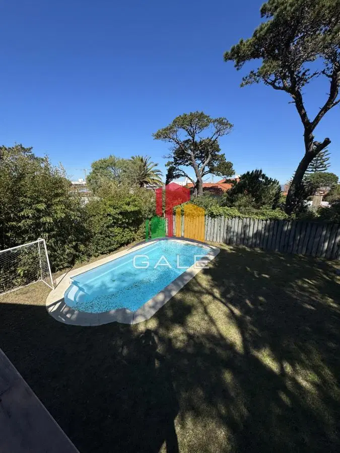 Venta, Casa de 4 dormitorios en Playa Mansa, con piscina y parrillero 4