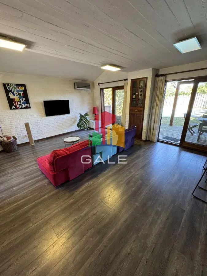 Venta, Casa de 4 dormitorios en Playa Mansa, con piscina y parrillero 5