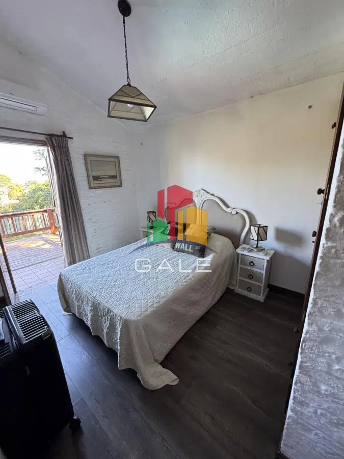 Venta, Casa de 4 dormitorios en Playa Mansa, con piscina y parrillero 1