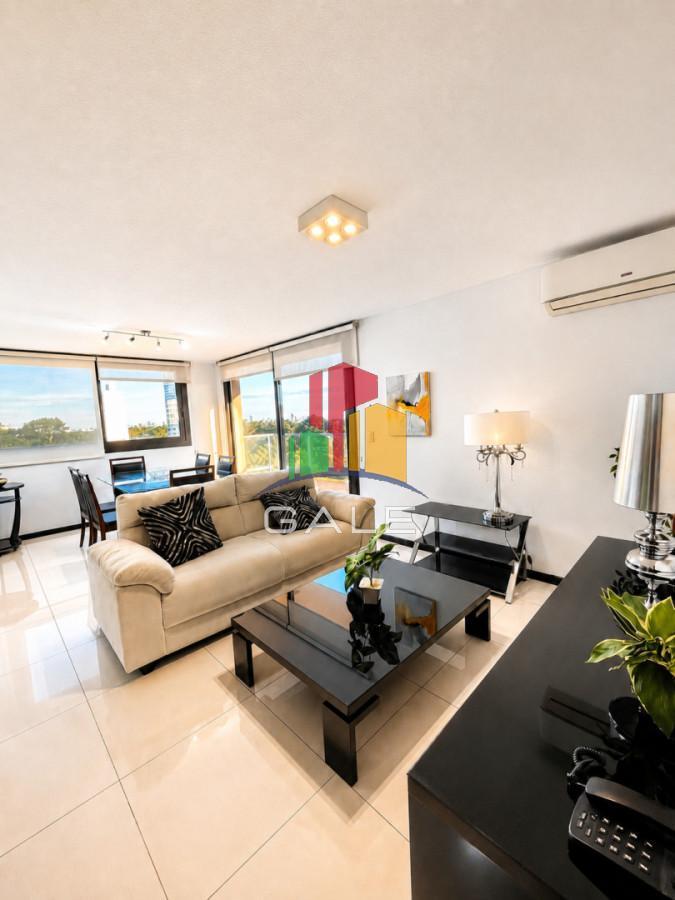 Foto de En venta apartamento de 3 dormitorios en Cantegril, Punta del Este con, imagen 1
