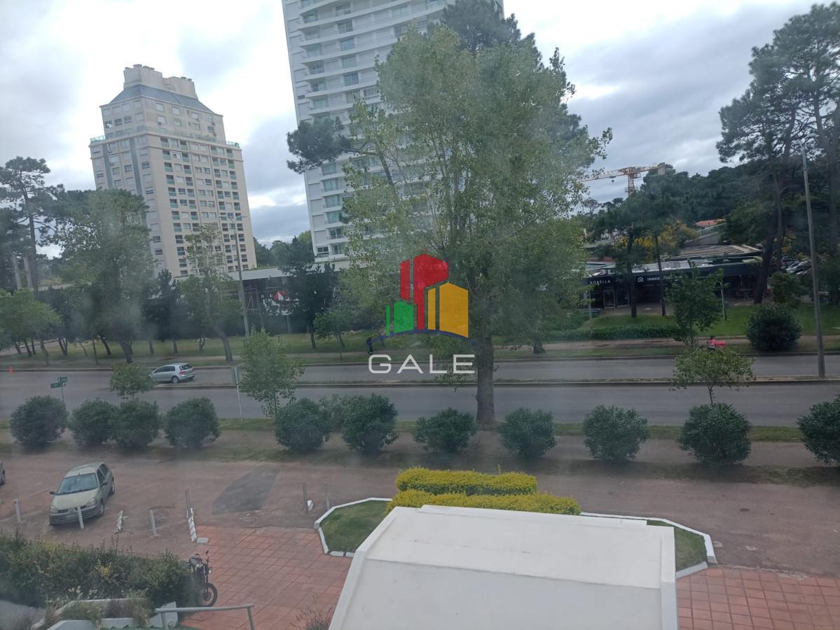 Foto de MUY BUENA PLANTA CON SERVICIOS Y EXCELENTE UBICACION, imagen 5