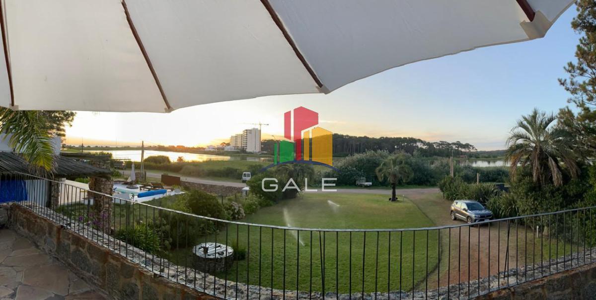 Foto de Expléndida casa en venta frente a la laguna, imagen 2