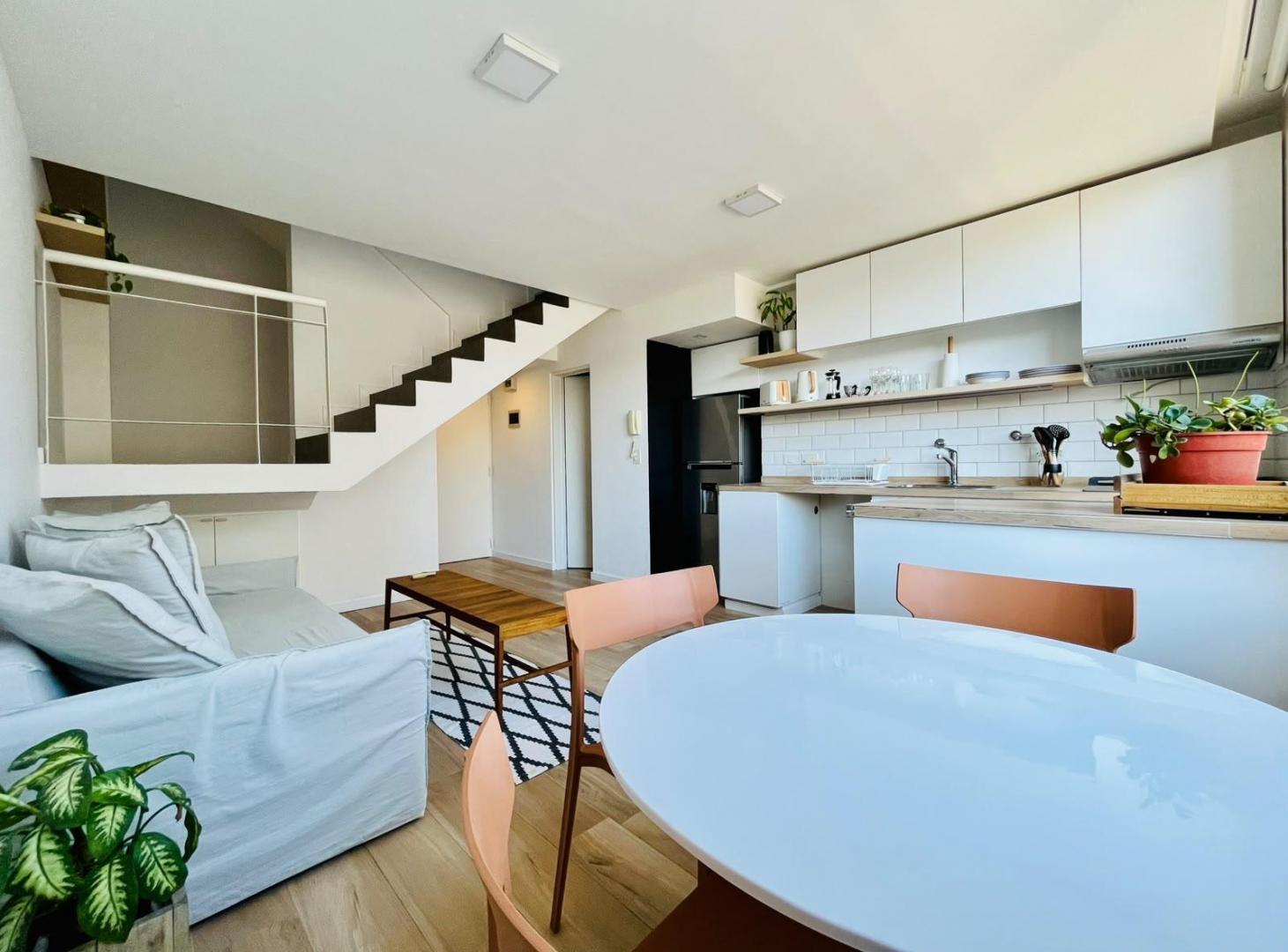 Foto de Dúplex 2 Ambientes | Piso Alto | Todo Luz | Refaccionado | Pileta y, imagen 2