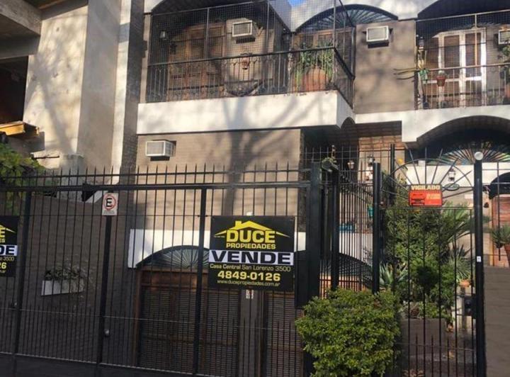 Venta o permuta Chalet 6 ambientes zona plaza Kennedy en San Martin centro 2