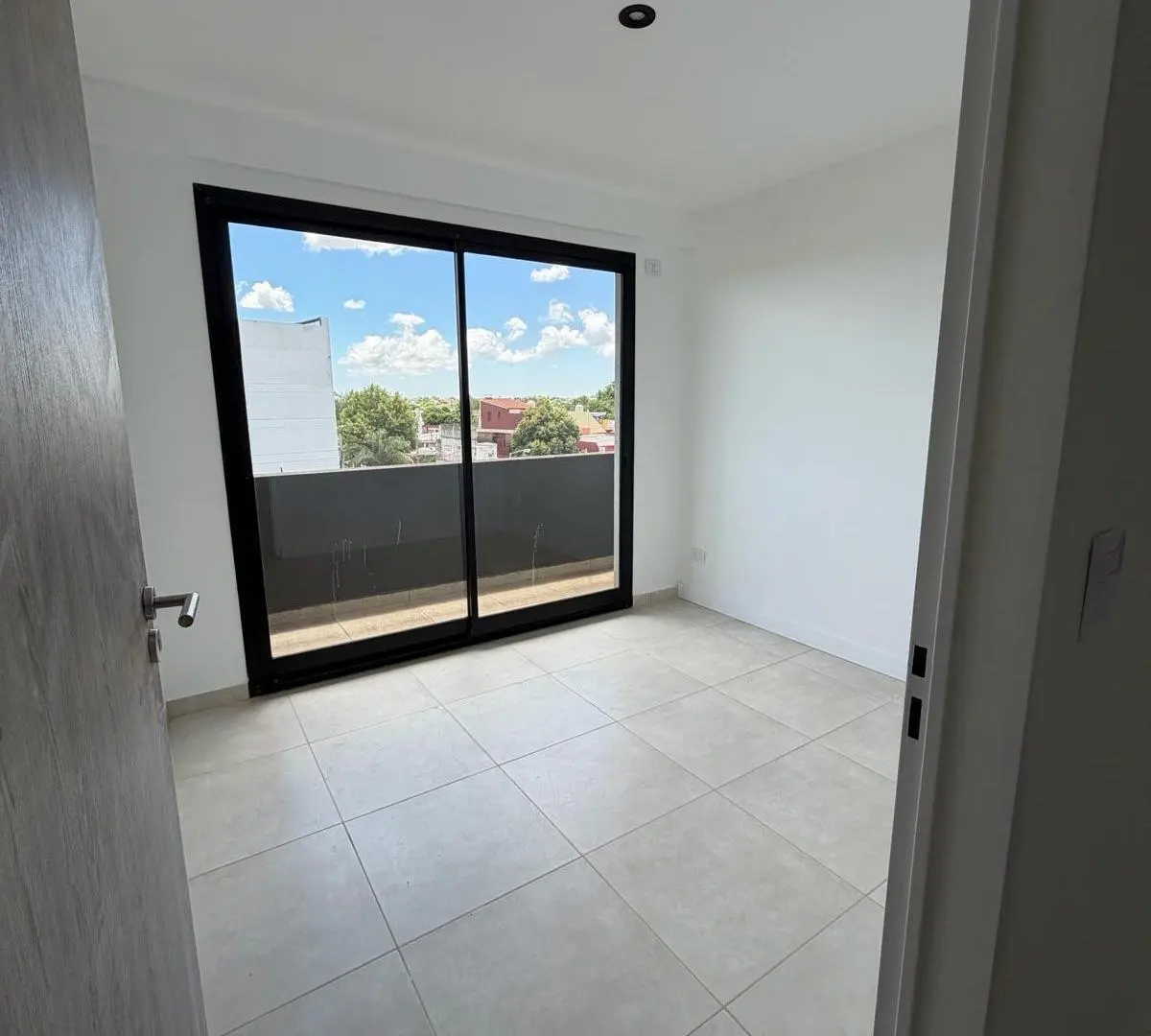 Departamento - Jose León Suarez 5