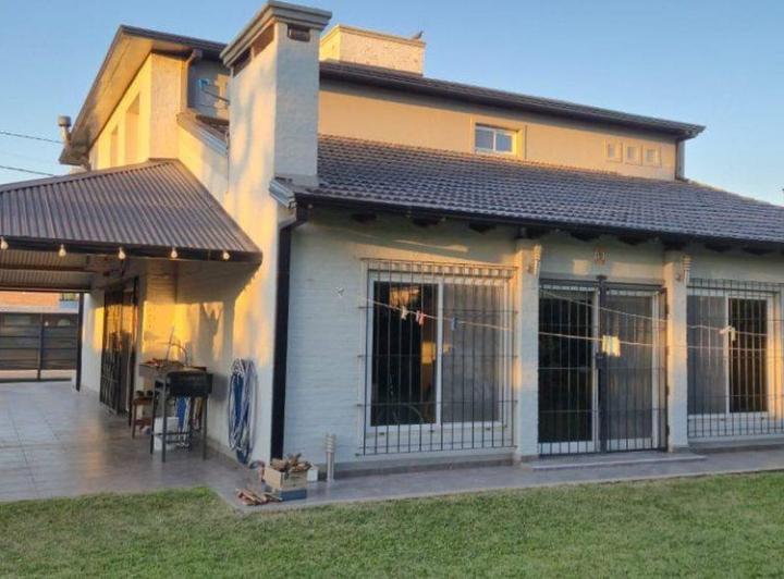IMPECABLE CASA EN ARROYO LEYES 3