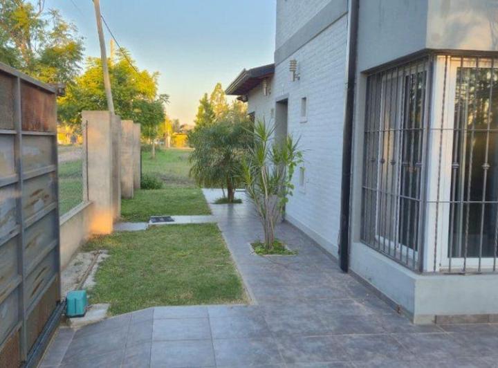 IMPECABLE CASA EN ARROYO LEYES 5