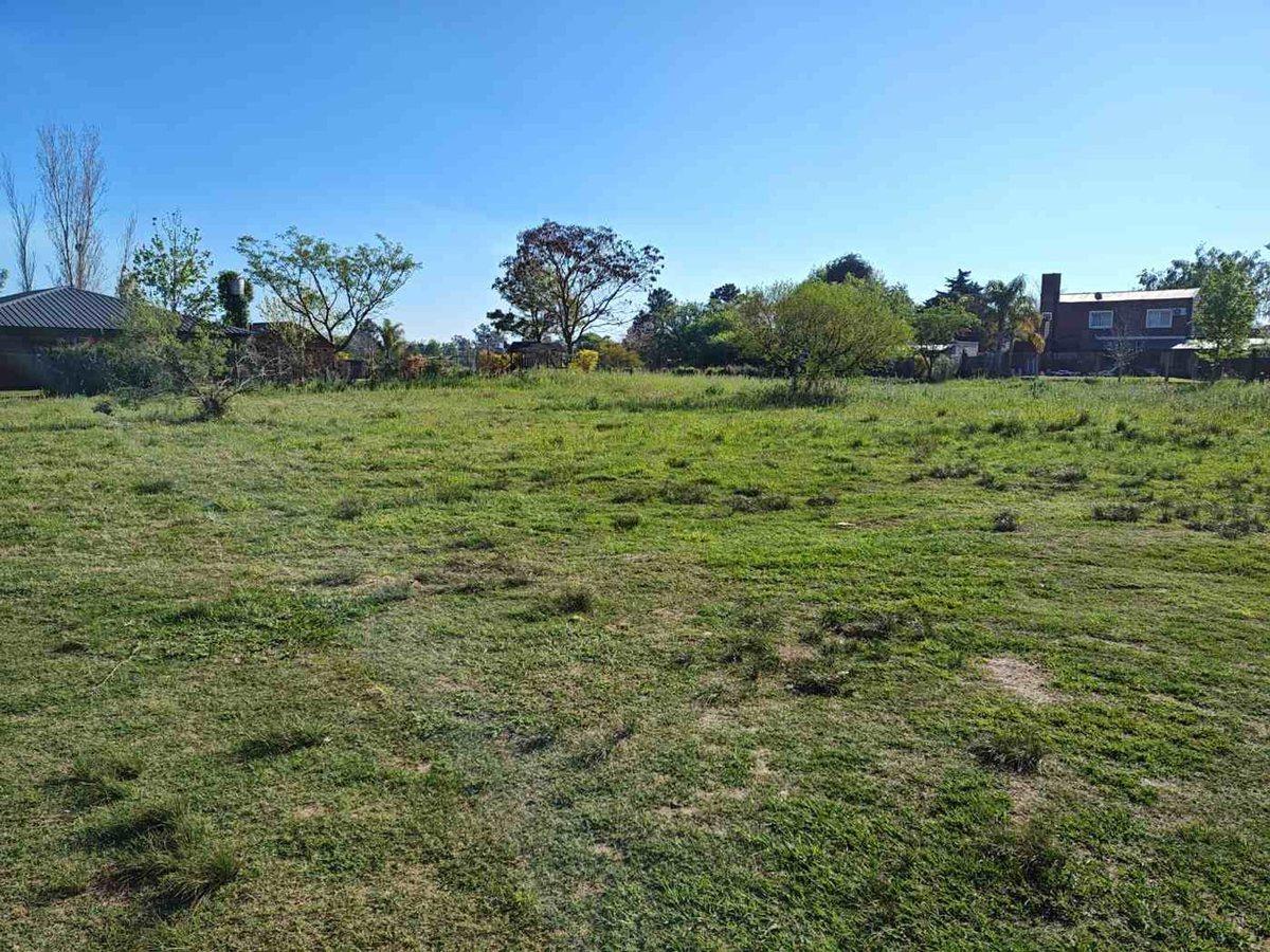 SE VENDE GRAN TERRENO EN RINCON