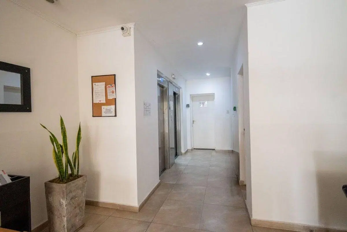 DPTO. LATINO EN VENTA 2 DORM Y COCHERA CERCA FIQ 5