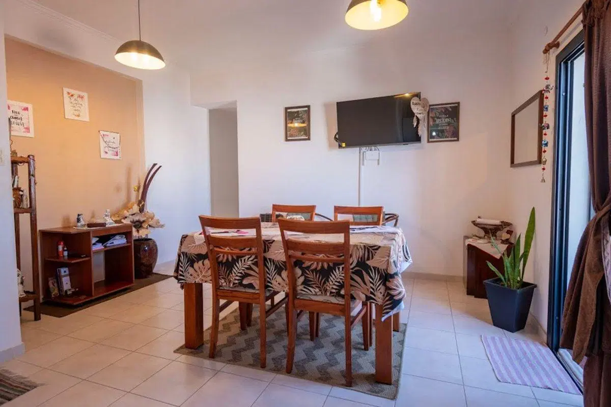 DPTO. LATINO EN VENTA 2 DORM Y COCHERA CERCA FIQ 2