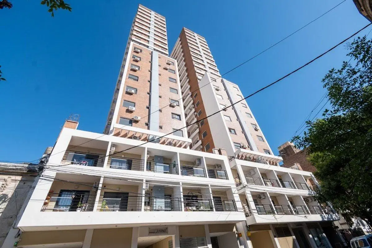 DPTO. LATINO EN VENTA 2 DORM Y COCHERA CERCA FIQ 3