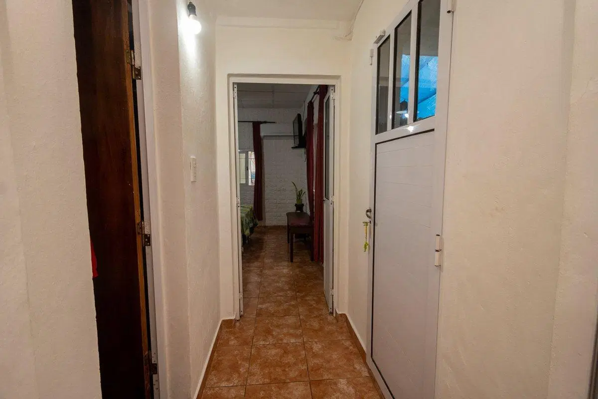 CASA 2 DORMITORIOS y COCHERA BARRIO ROMA 3