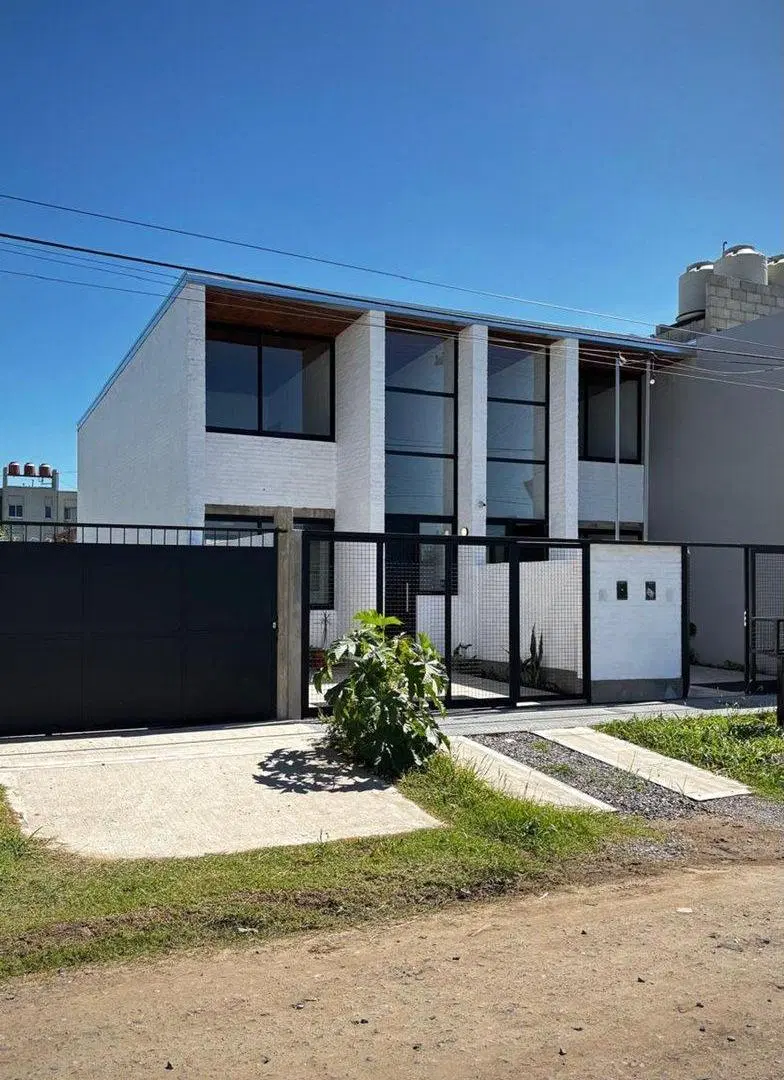 DEPARTAMENTO DUPLEX 2 DORM.COCHERA-PATIO-ESTRENAR 2