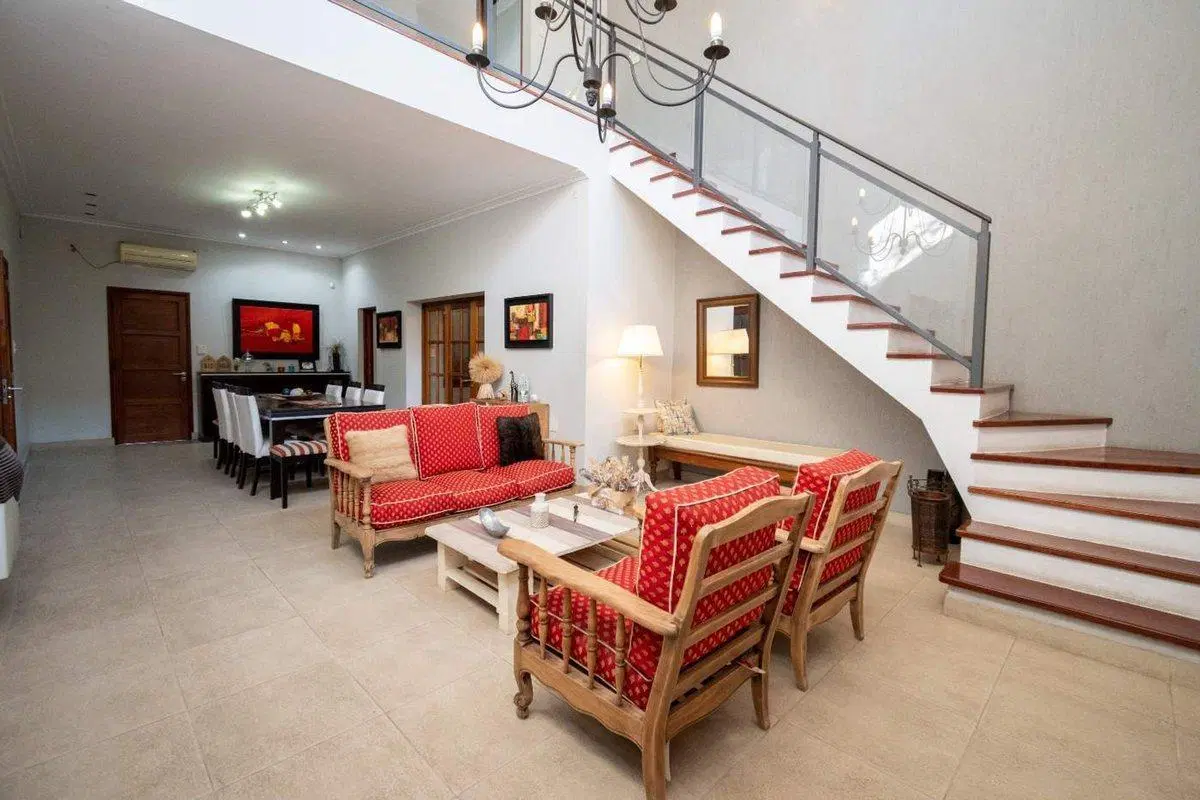 Casa Amplia y de Categoría en Venta en Guadalupe 3
