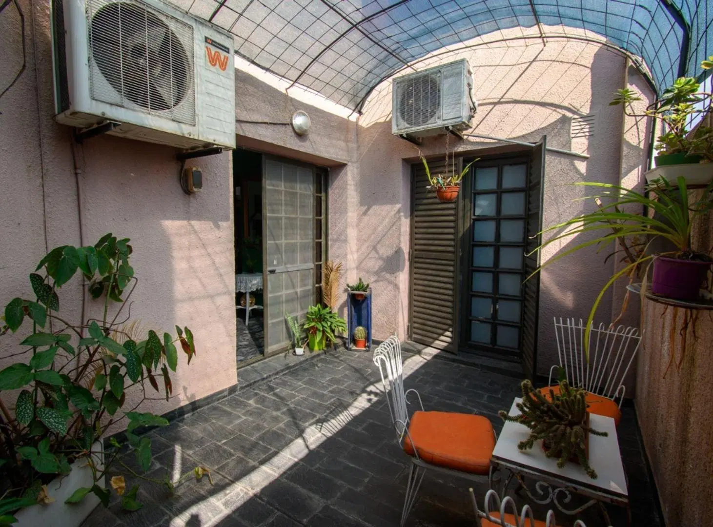 GRAN CASA CON PATIO PILETA y QUINCHO 3
