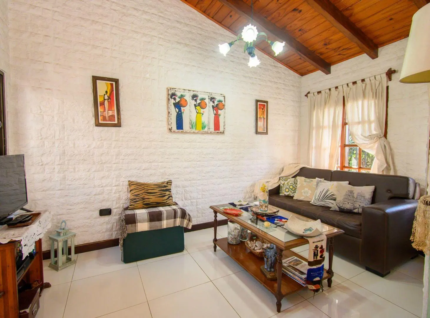 GRAN CASA CON PATIO PILETA y QUINCHO 8