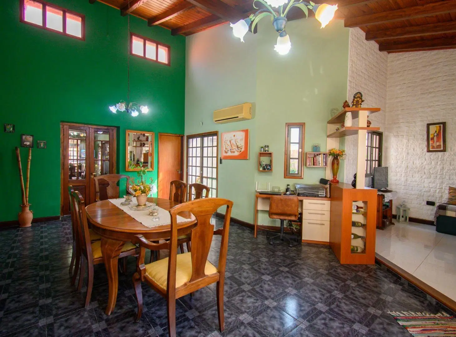 GRAN CASA CON PATIO PILETA y QUINCHO 2