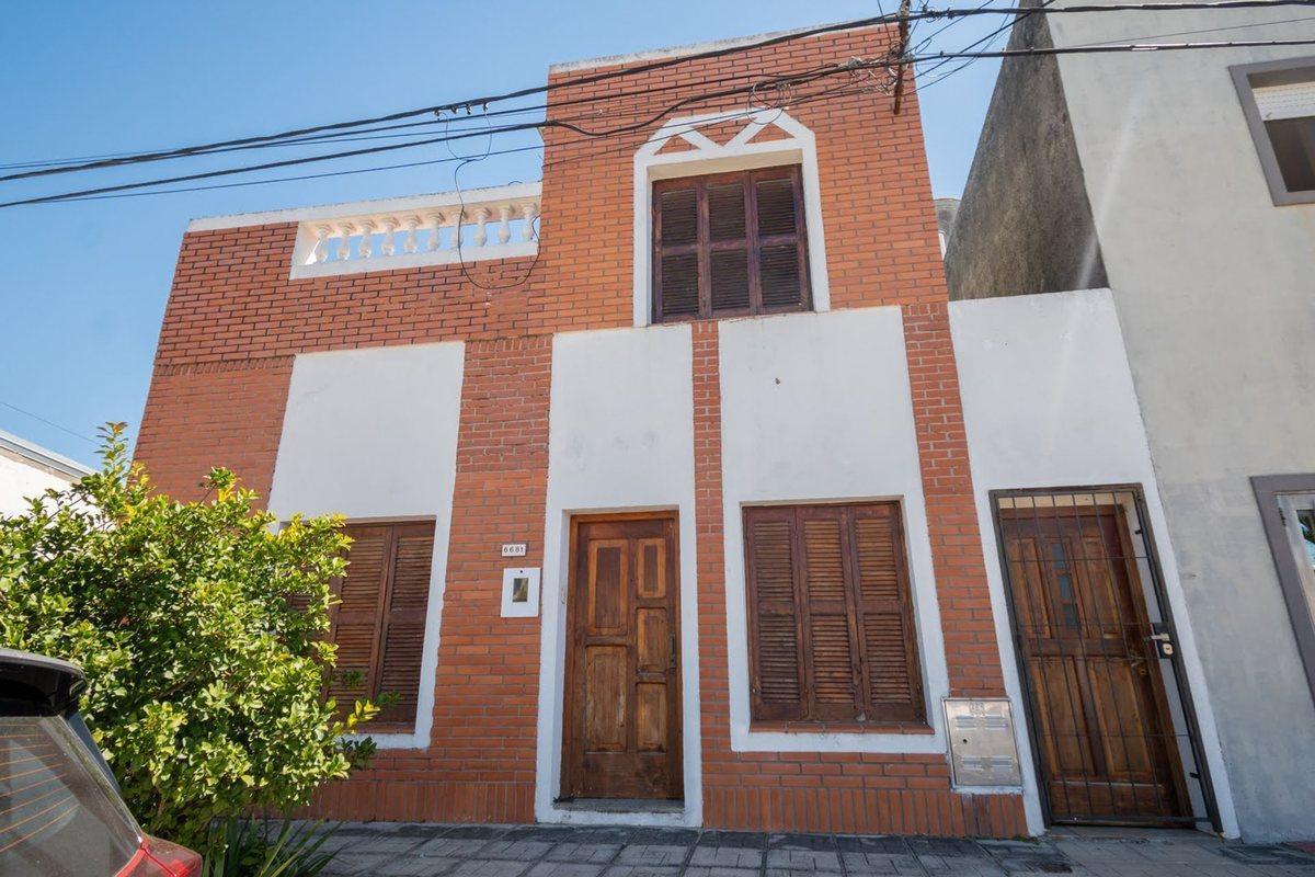 CASA EN PASAJE ECHEVERRIA 6681