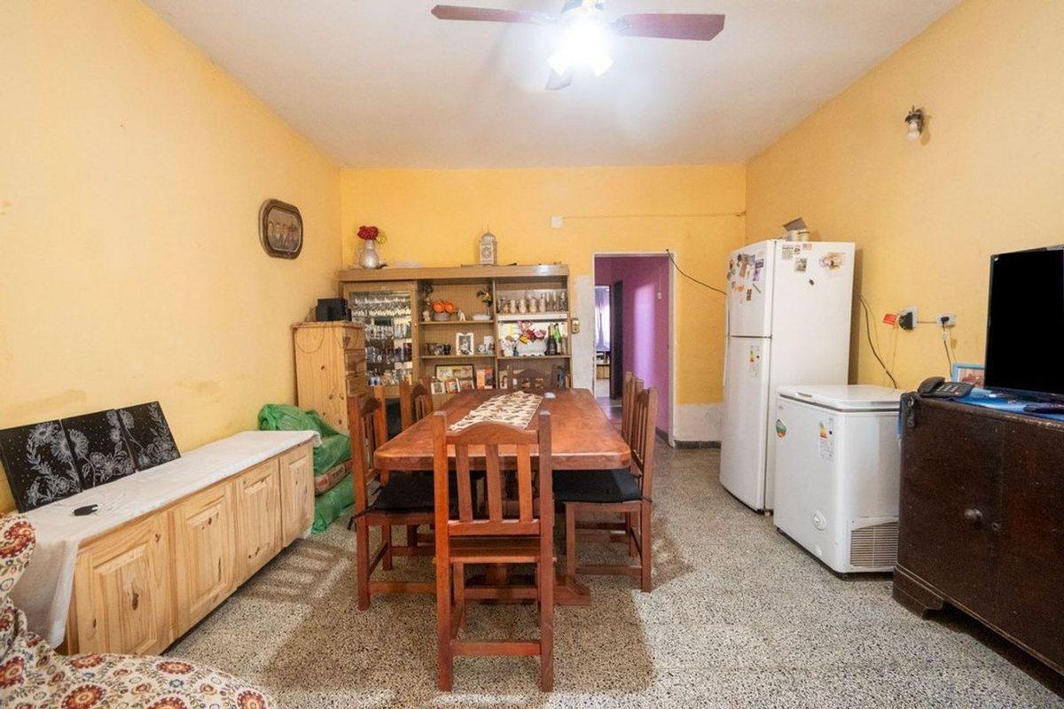 CASA SOBRE AV. GRAL. PAZ 7900