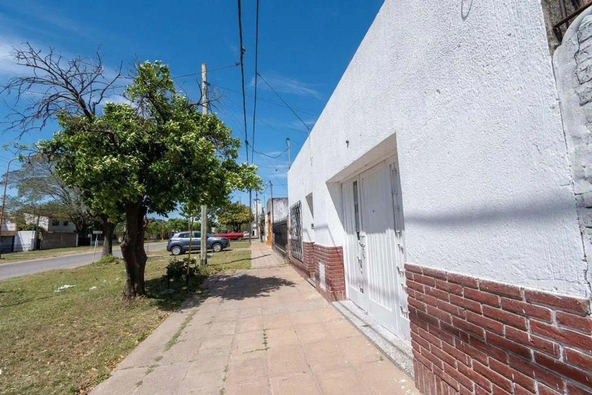 CASA SOBRE AV. GRAL. PAZ 7900 5