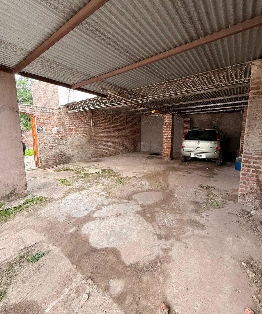 EN VENTA CASA DE 4 DORMITORIOS + COCHERAS 5