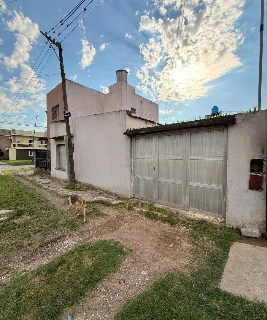EN VENTA CASA DE 4 DORMITORIOS + COCHERAS 3