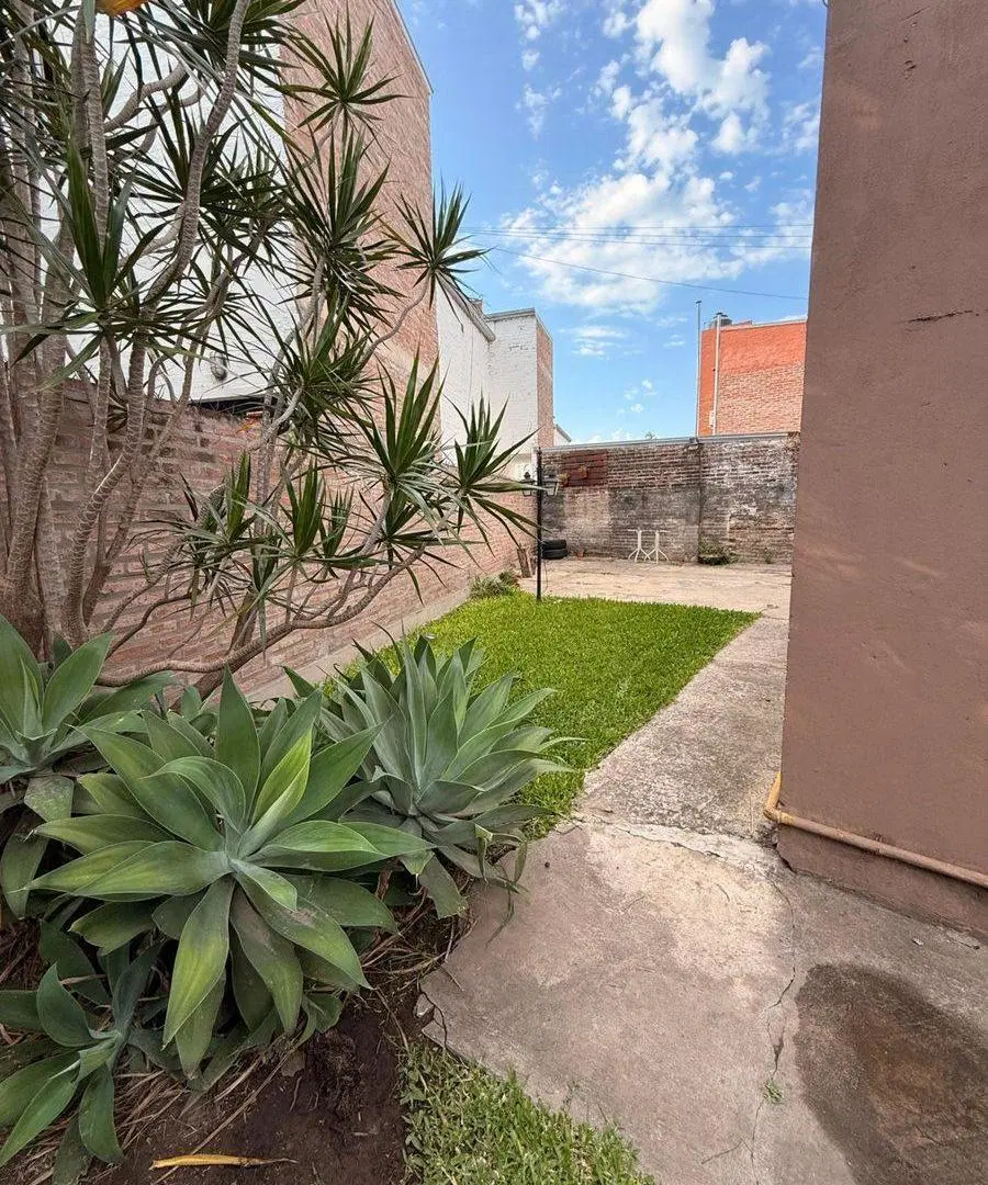 EN VENTA CASA DE 4 DORMITORIOS + COCHERAS 2