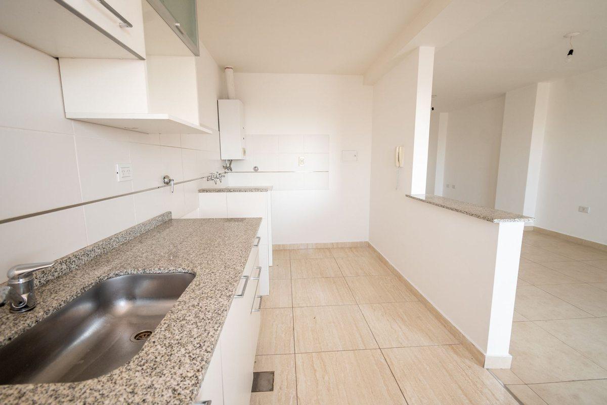 Foto de SE VENDE DPTO. DE 2 DORM. C/COCHERA EN BARRIO SUR!, imagen 4