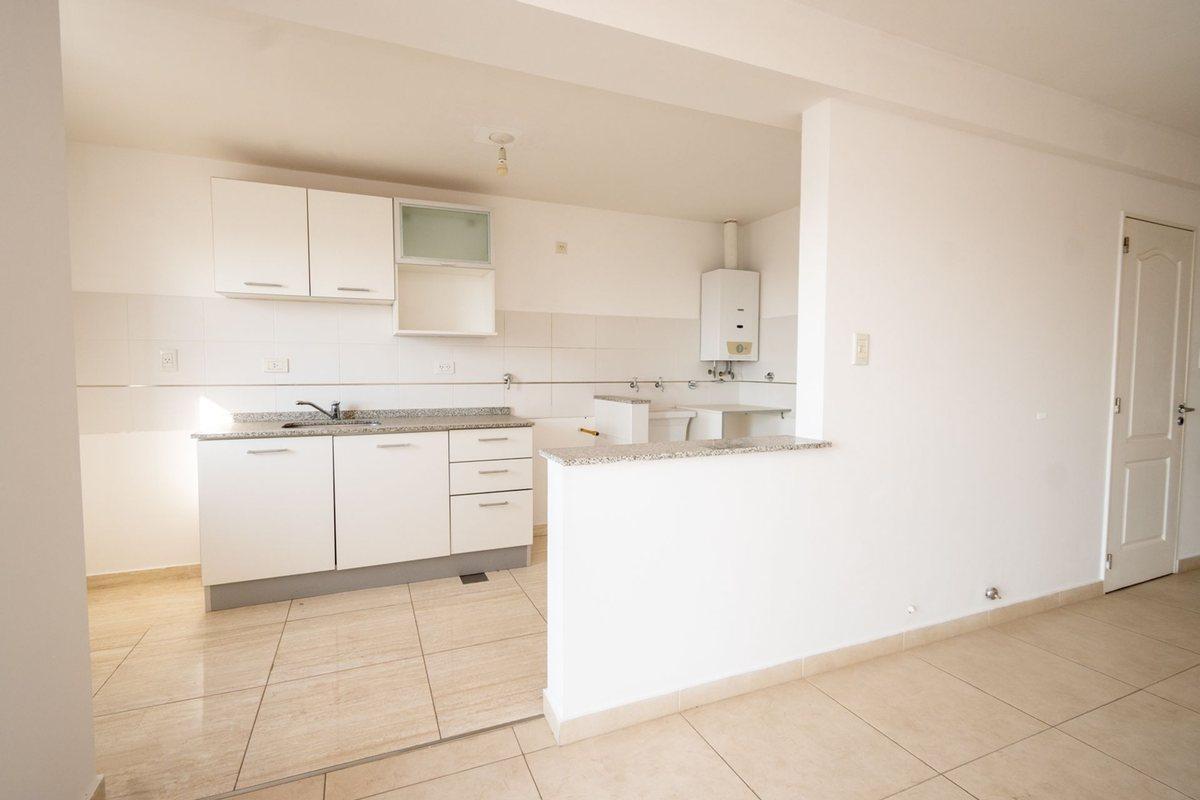 Foto de SE VENDE DPTO. DE 2 DORM. C/COCHERA EN BARRIO SUR!, imagen 3