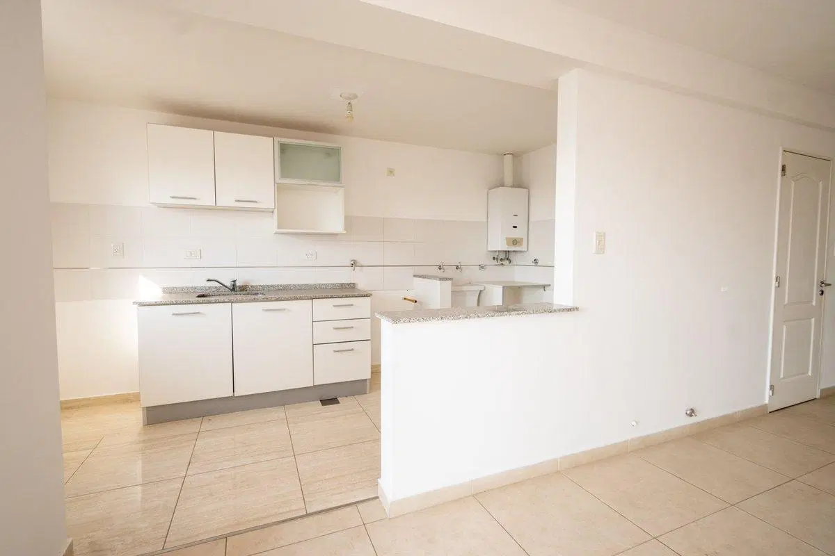 SE VENDE DPTO. DE 2 DORM. C/COCHERA EN BARRIO SUR! 3