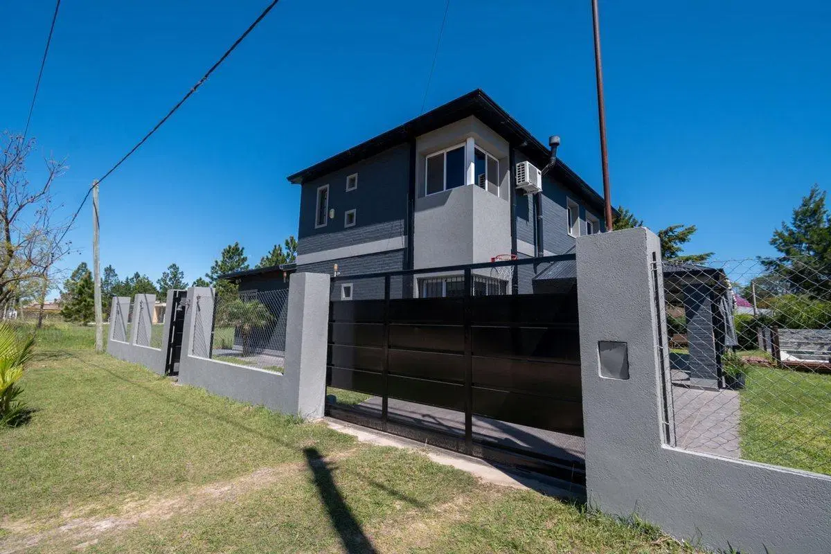 IMPECABLE CASA EN ARROYO LEYES 3