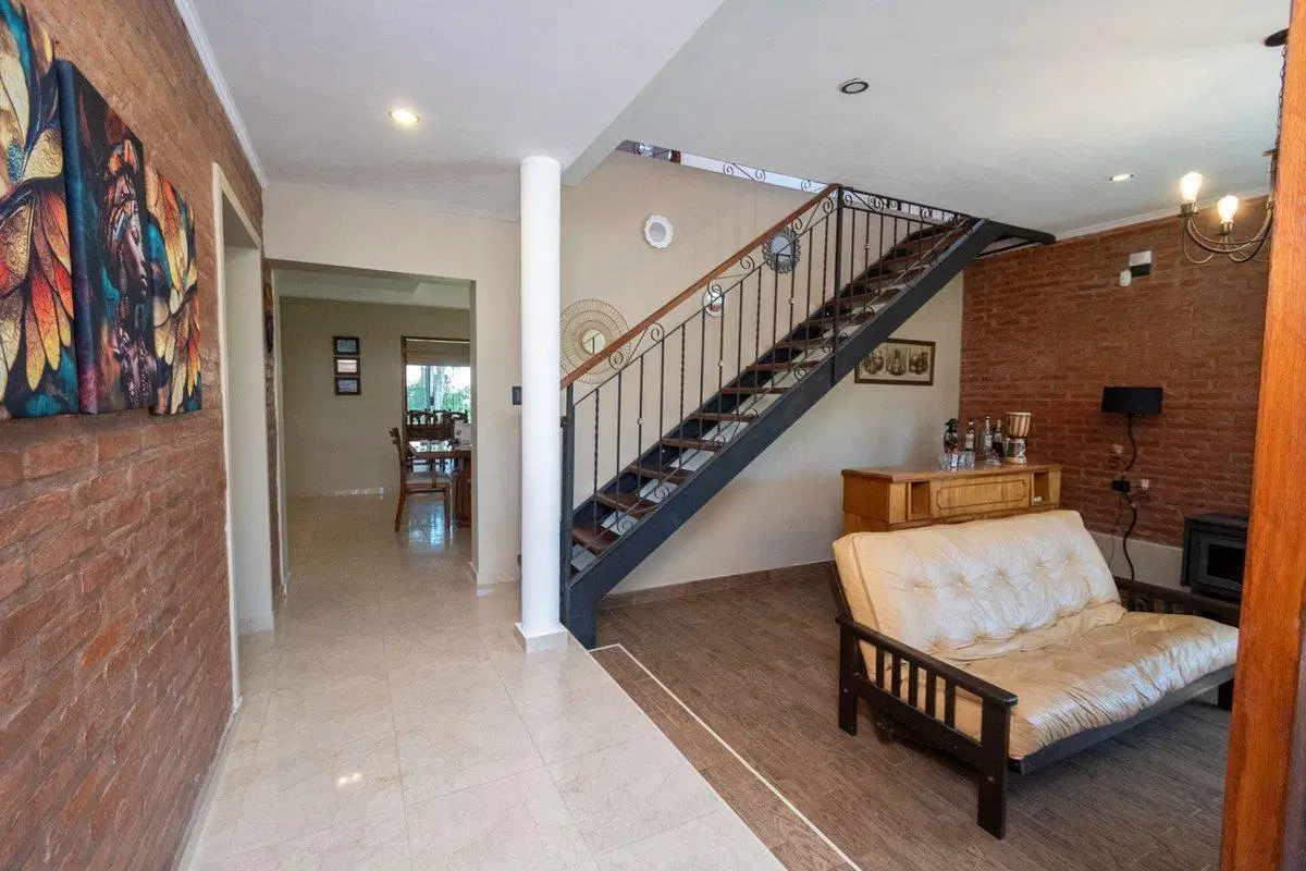 IMPECABLE CASA EN ARROYO LEYES 4