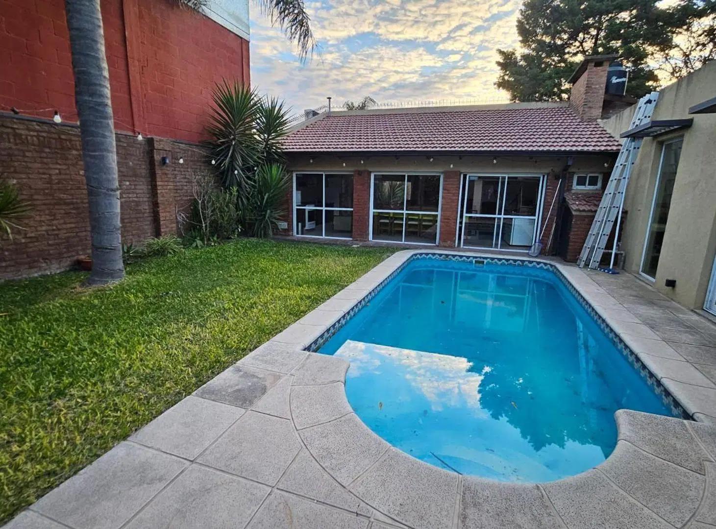 Hermosa casa en venta 4 dorm patio piscina 3 coch 2