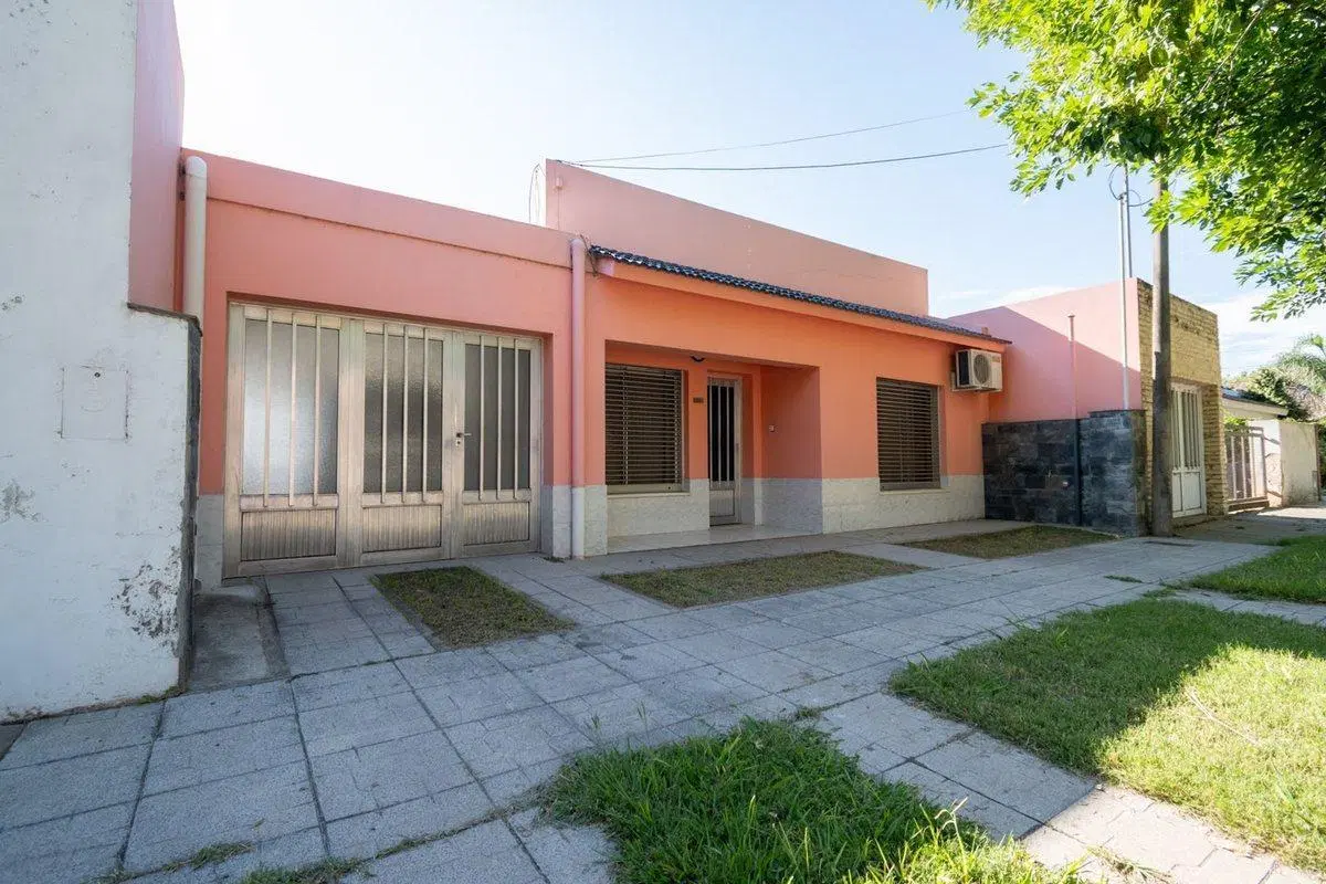 Casa 2 dorm, 2 baños, cochera y patio en S Jerónim 2