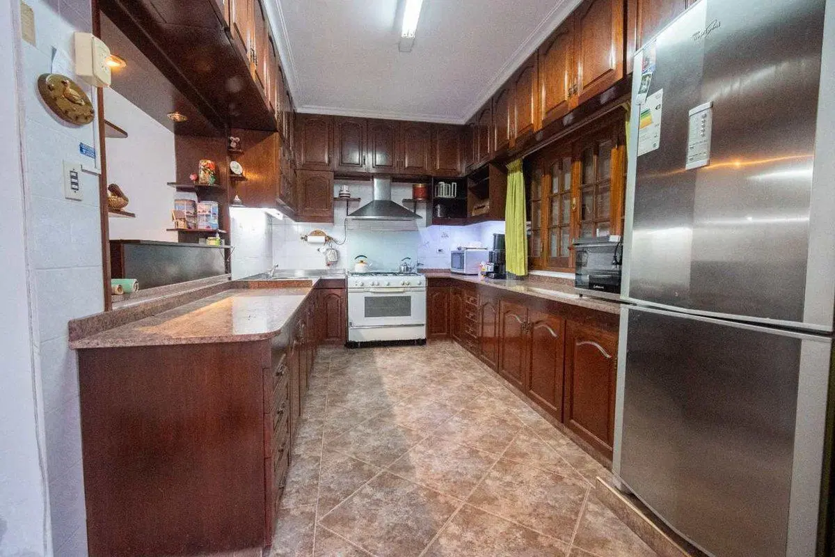 EXCLUSIVA CASA EN VENTA CON QUINCHO Y PILETA 5