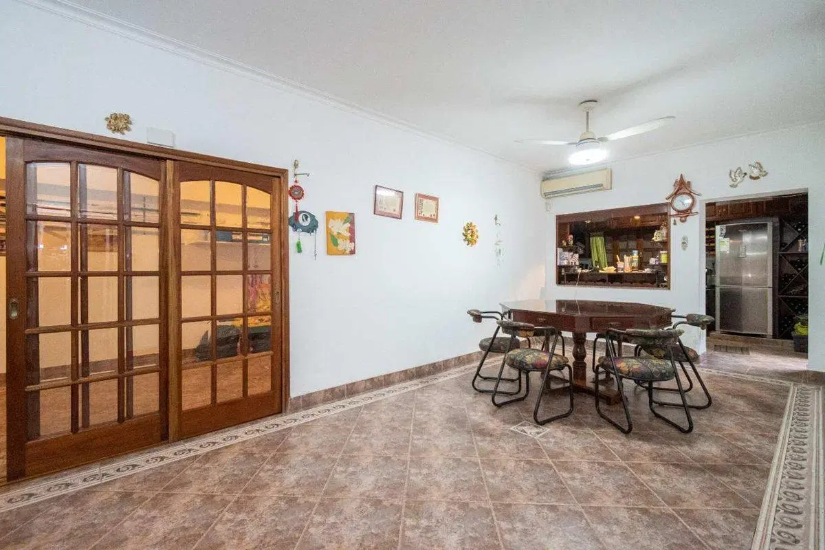 EXCLUSIVA CASA EN VENTA CON QUINCHO Y PILETA 4