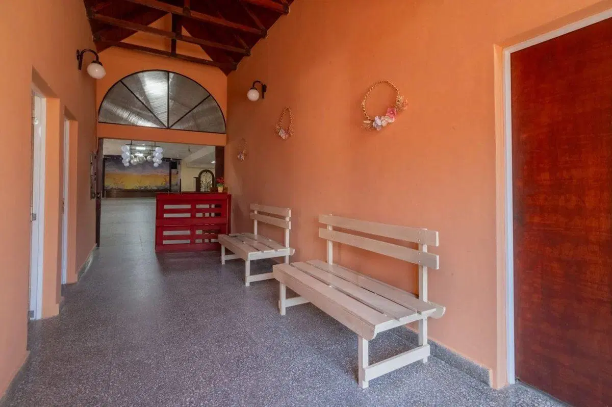 SE VENDE SALON DE EVENTOS Y 4 LOCALES COMERCIALES 5