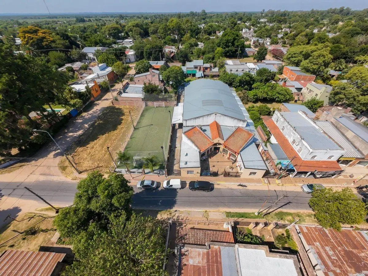 SE VENDE SALON DE EVENTOS Y 4 LOCALES COMERCIALES 4