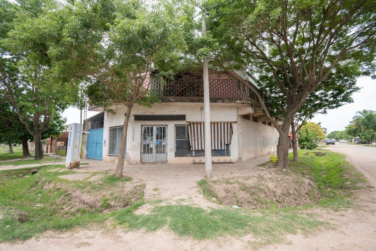 Venta de Casa + Local comercial + Galpón en Recreo