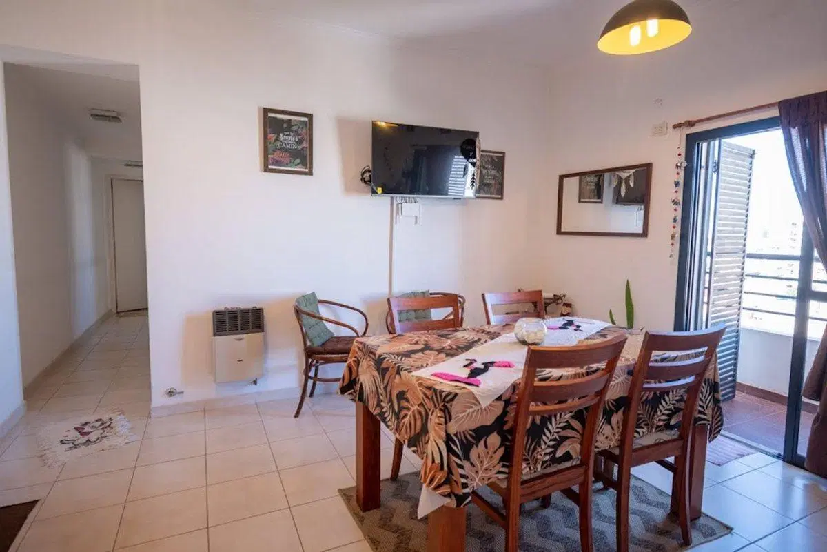 DPTO. LATINO EN VENTA 2 DORM Y COCHERA CERCA FIQ 5