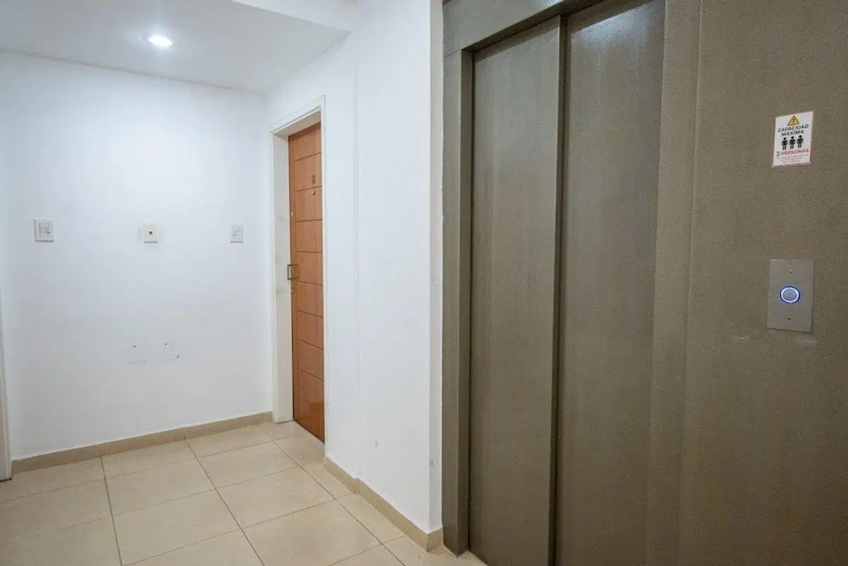 DPTO. LATINO EN VENTA 2 DORM Y COCHERA CERCA FIQ 2