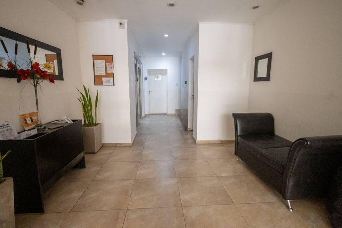 DPTO. LATINO EN VENTA 2 DORM Y COCHERA CERCA FIQ