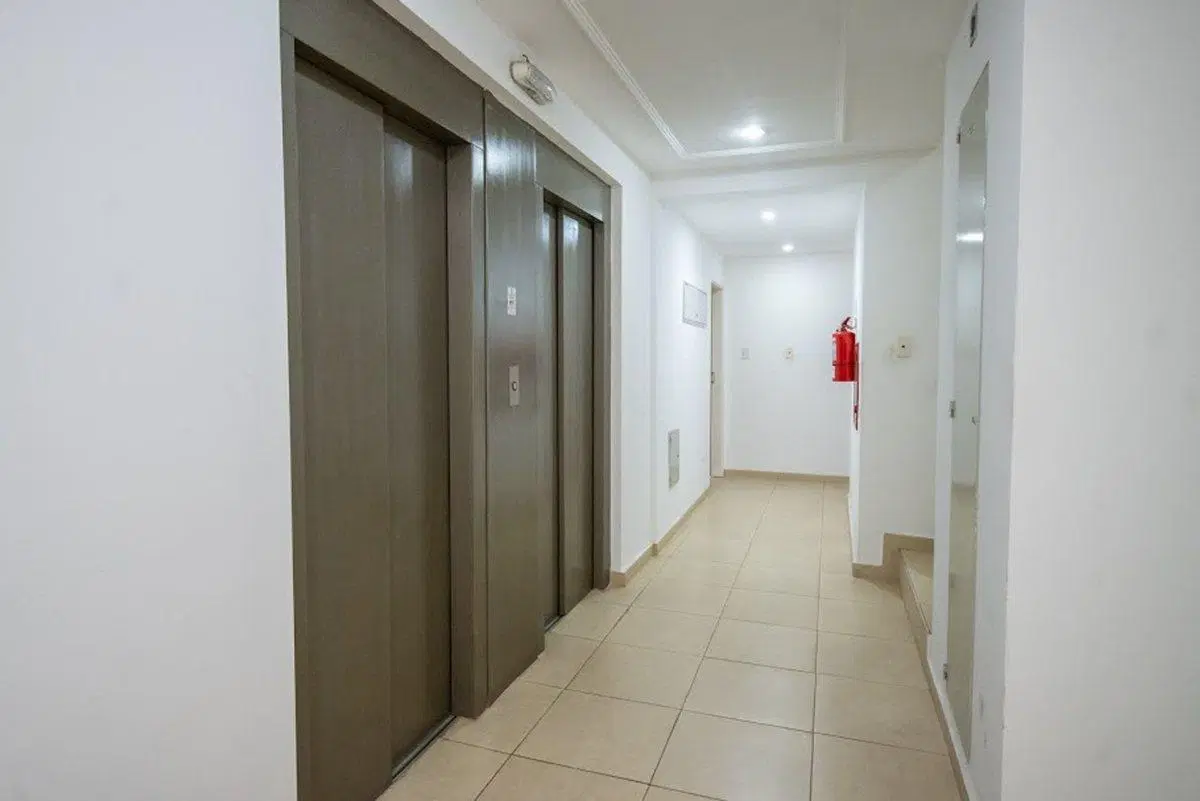 DPTO. LATINO EN VENTA 2 DORM Y COCHERA CERCA FIQ 3