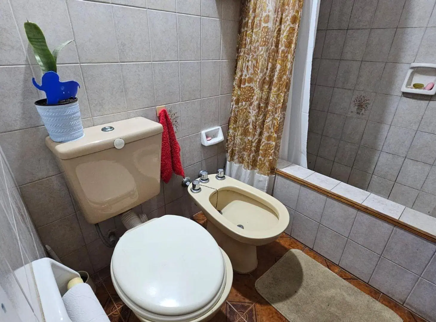 VENTA CASA 4 DORMITORIOS, COCHERA Y QUINCHO 4