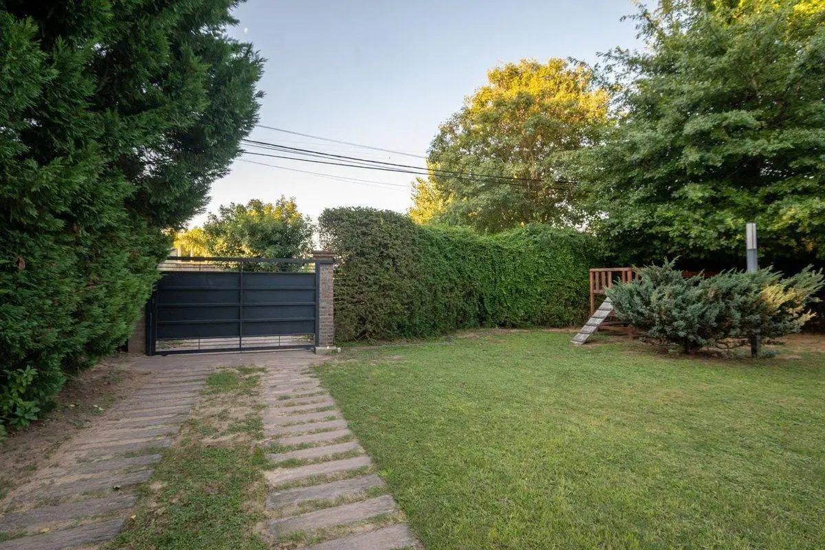 EN VENTA CASA DE CATEGORIA ESTILO COUNTRY 2