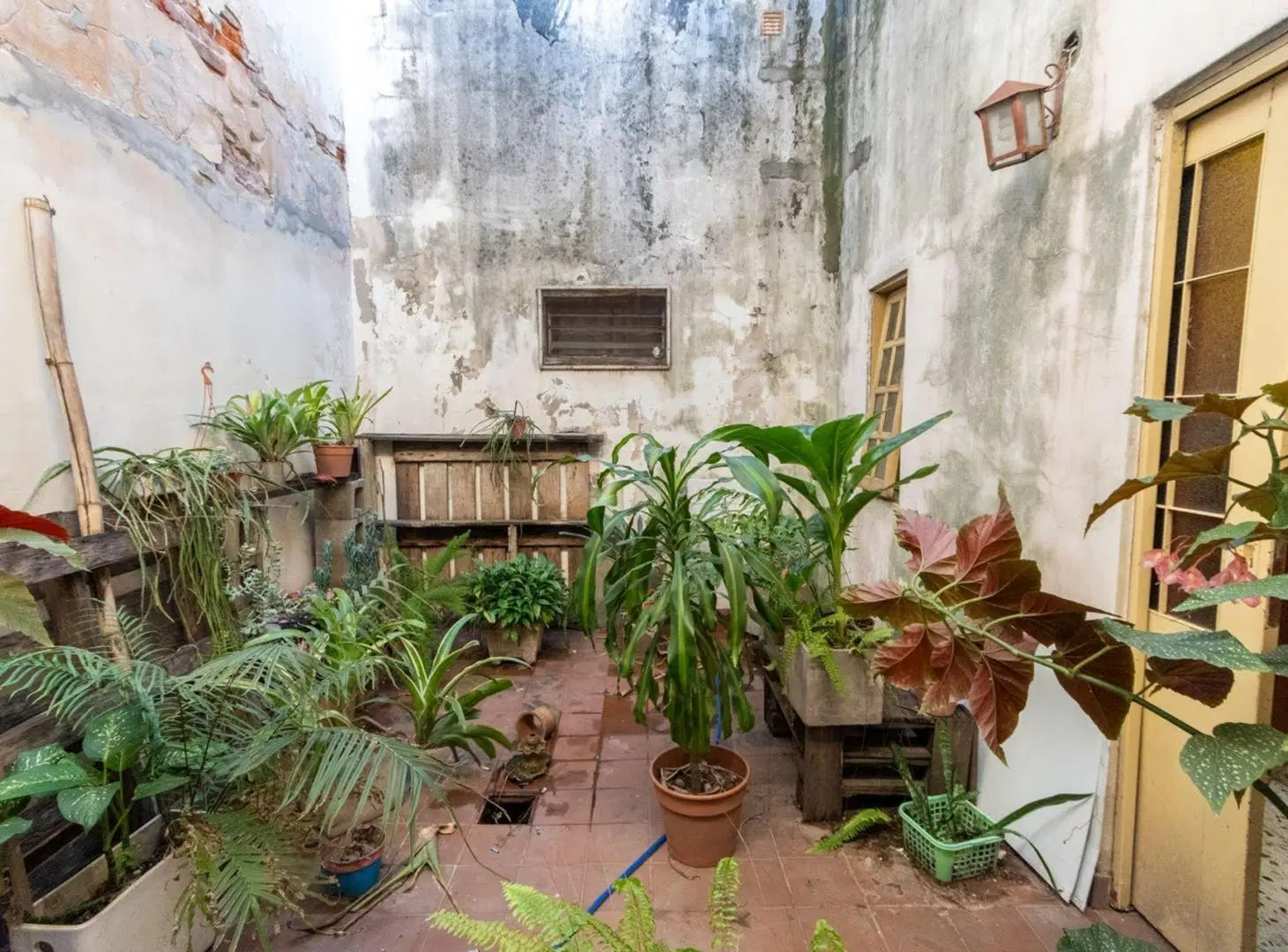 Casa en Vta 3 dorm, local y cochera e/Boulevares 4