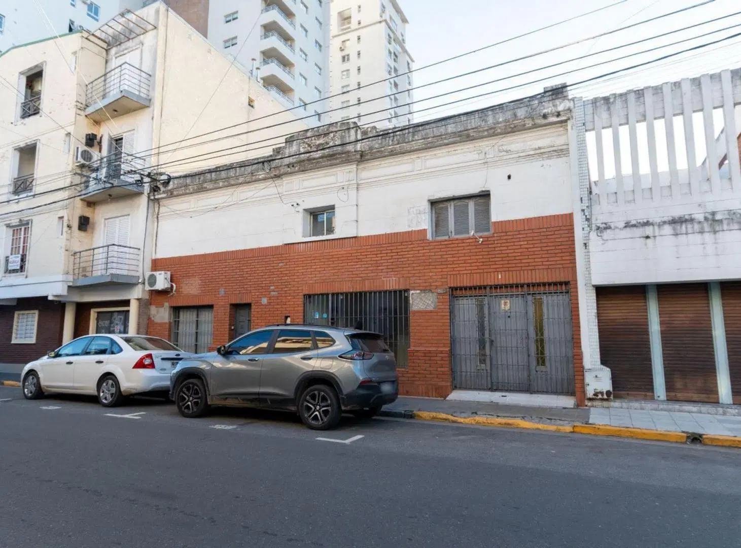 Casa en Vta 3 dorm, local y cochera e/Boulevares 2