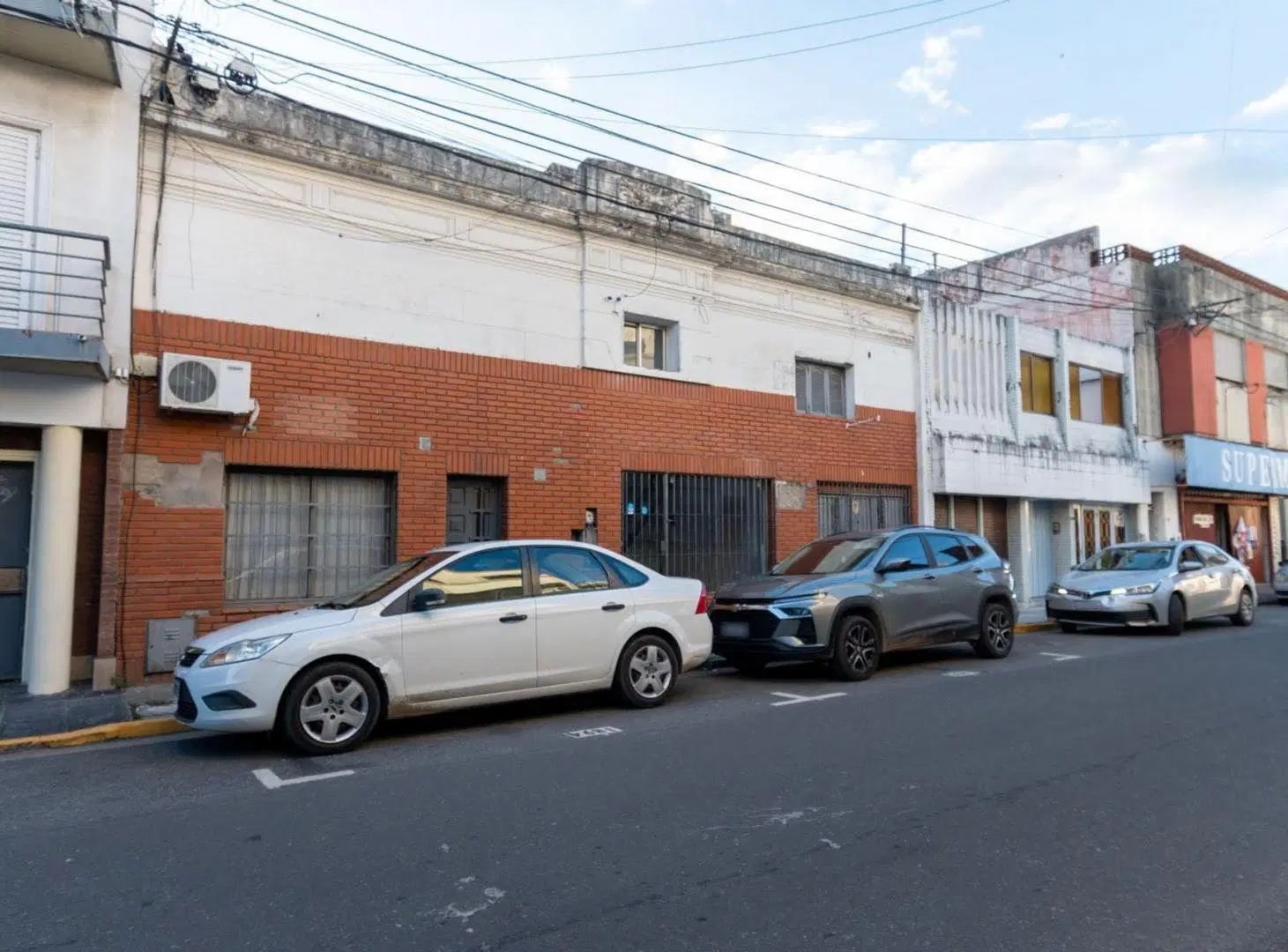 Casa en Vta 3 dorm, local y cochera e/Boulevares 3