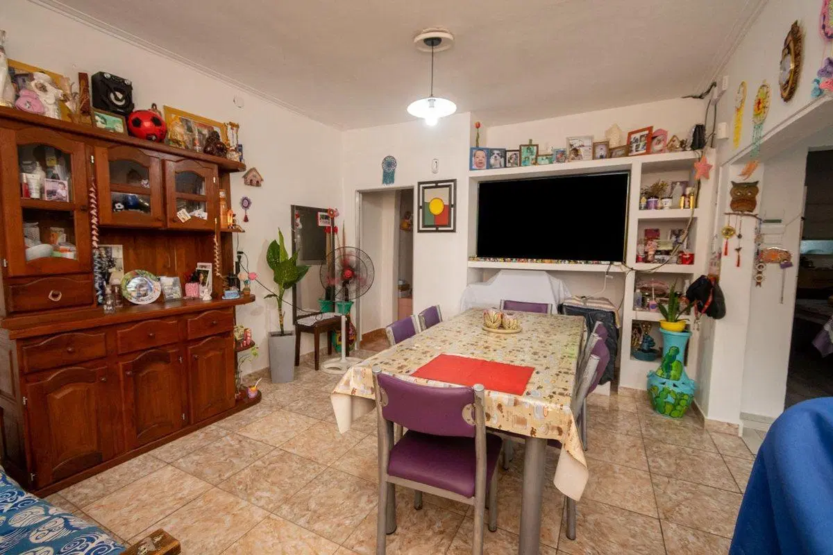 CASA 2 DORMITORIOS y COCHERA BARRIO ROMA 4