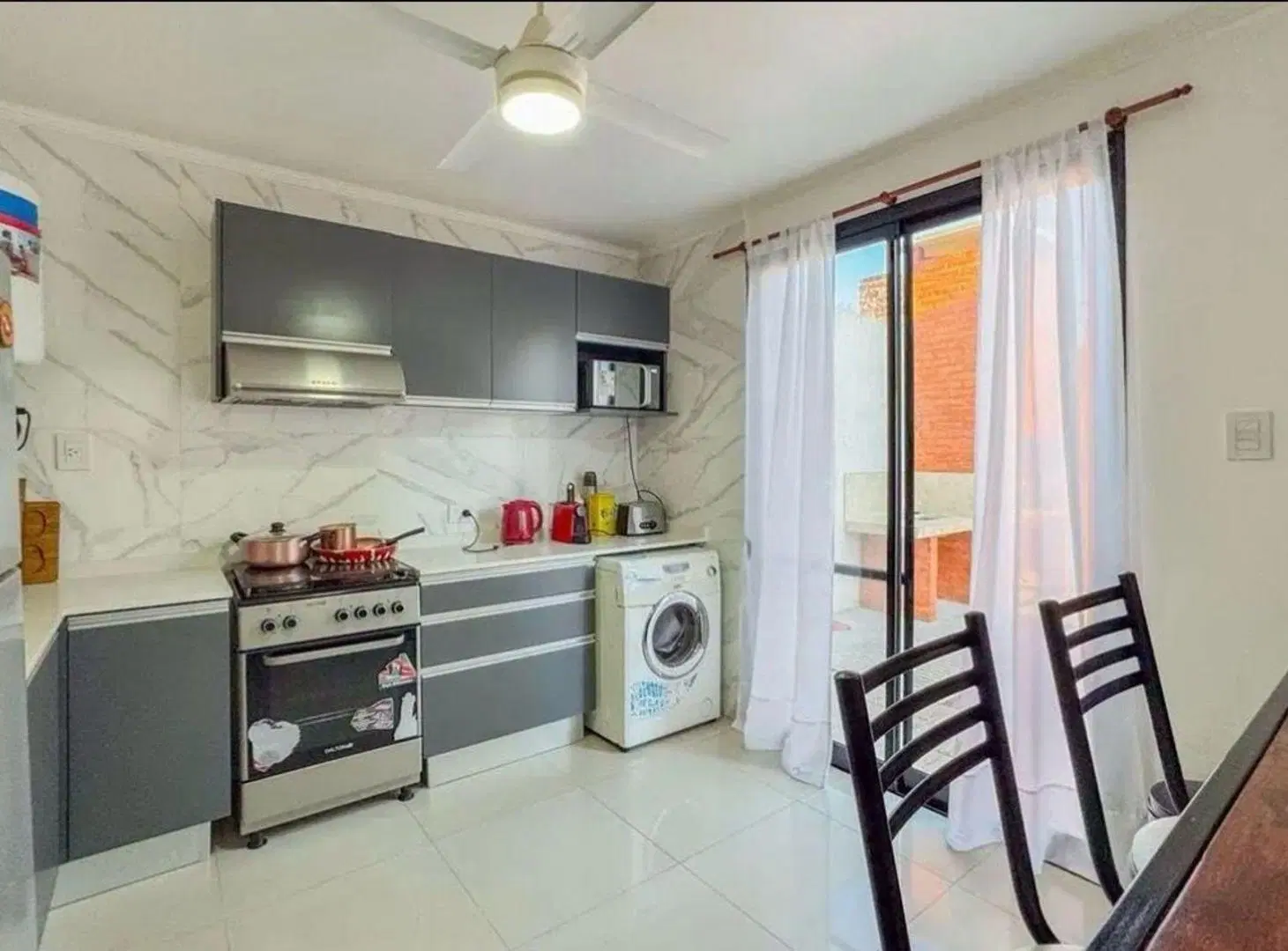 Casa 4 Dorm con Cochera y Pileta 4